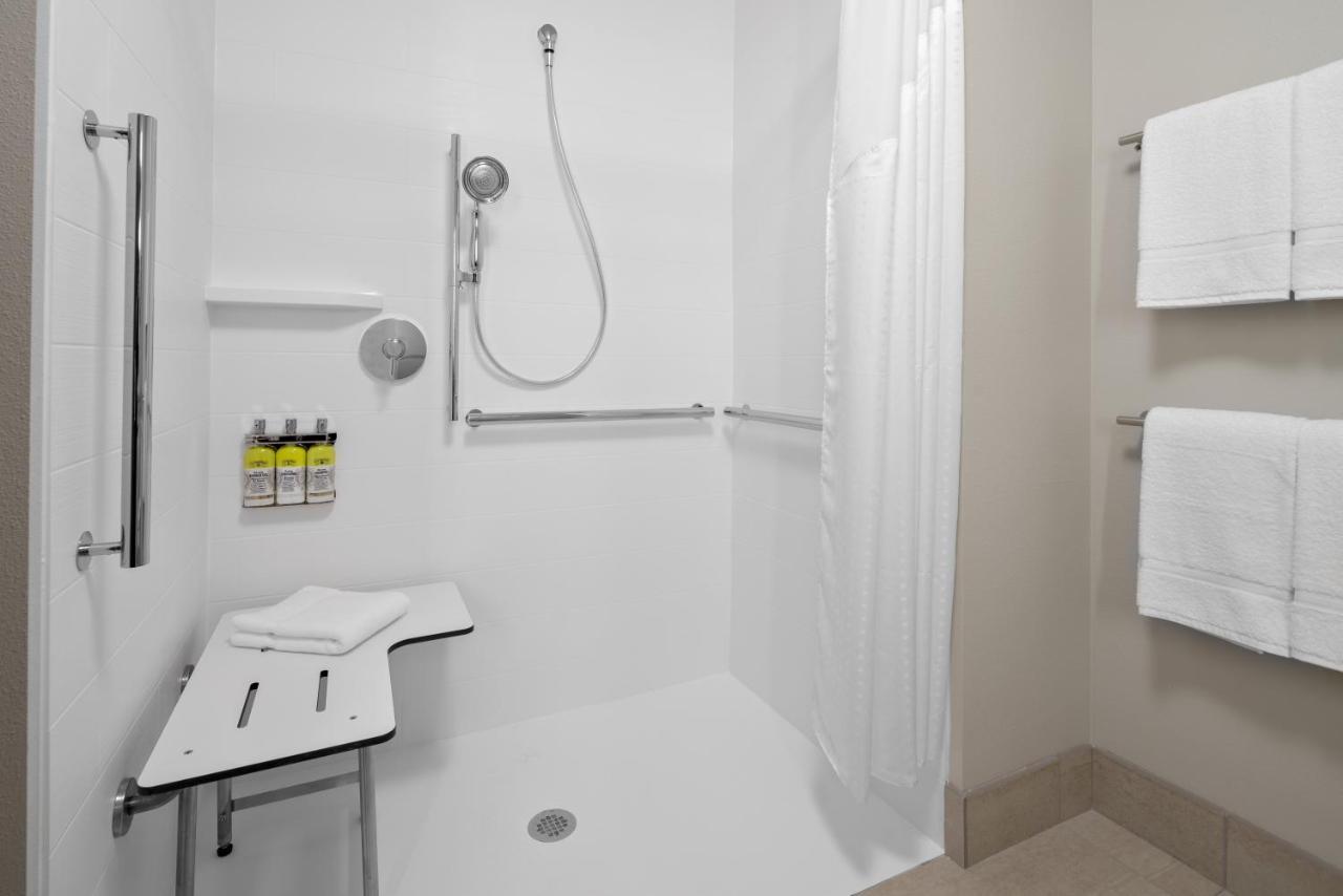 Holiday Inn Express & Suites - Elkhorn - Lake Geneva Area By Ihg Esterno foto