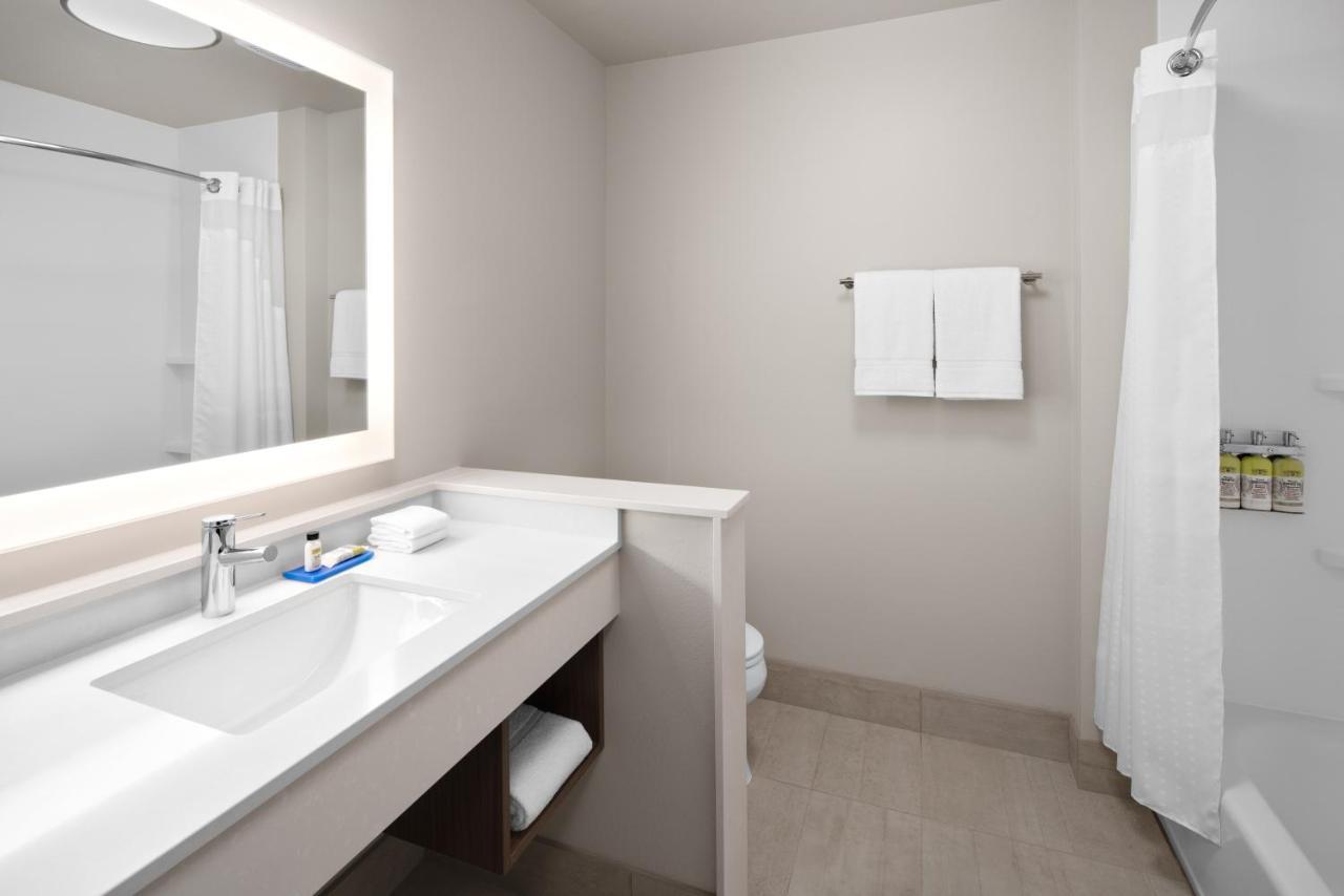 Holiday Inn Express & Suites - Elkhorn - Lake Geneva Area By Ihg Esterno foto