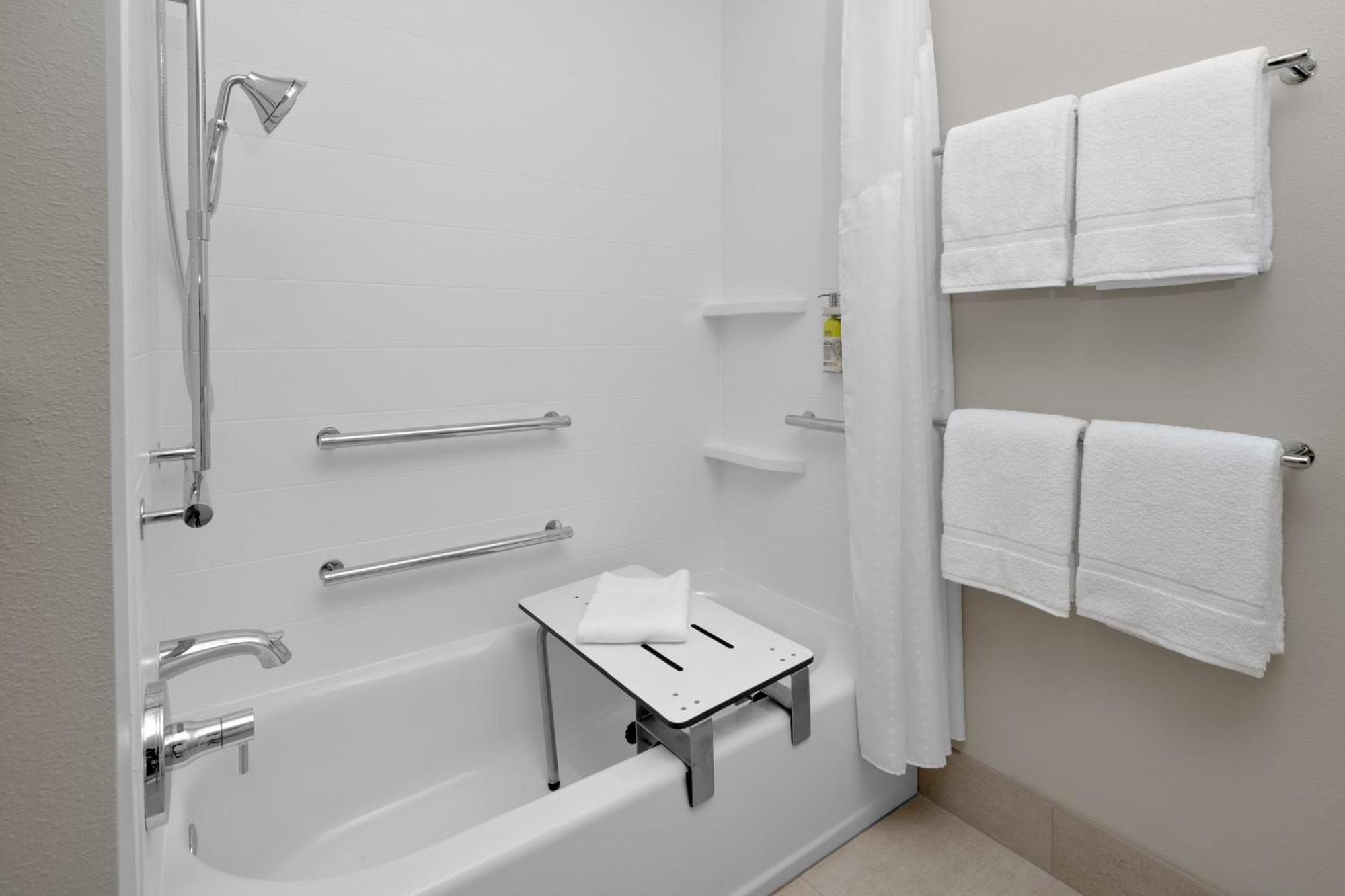 Holiday Inn Express & Suites - Elkhorn - Lake Geneva Area By Ihg Esterno foto