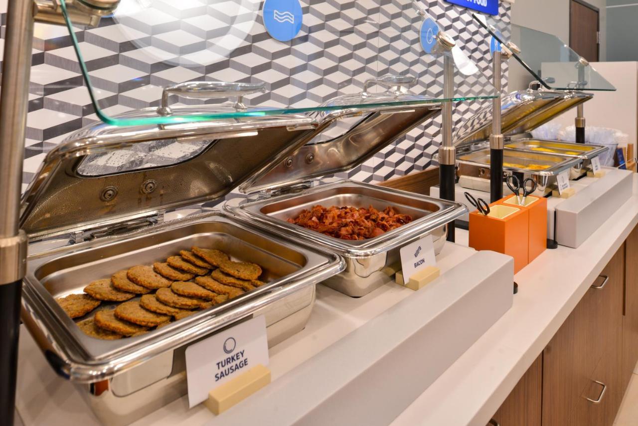 Holiday Inn Express & Suites - Elkhorn - Lake Geneva Area By Ihg Esterno foto