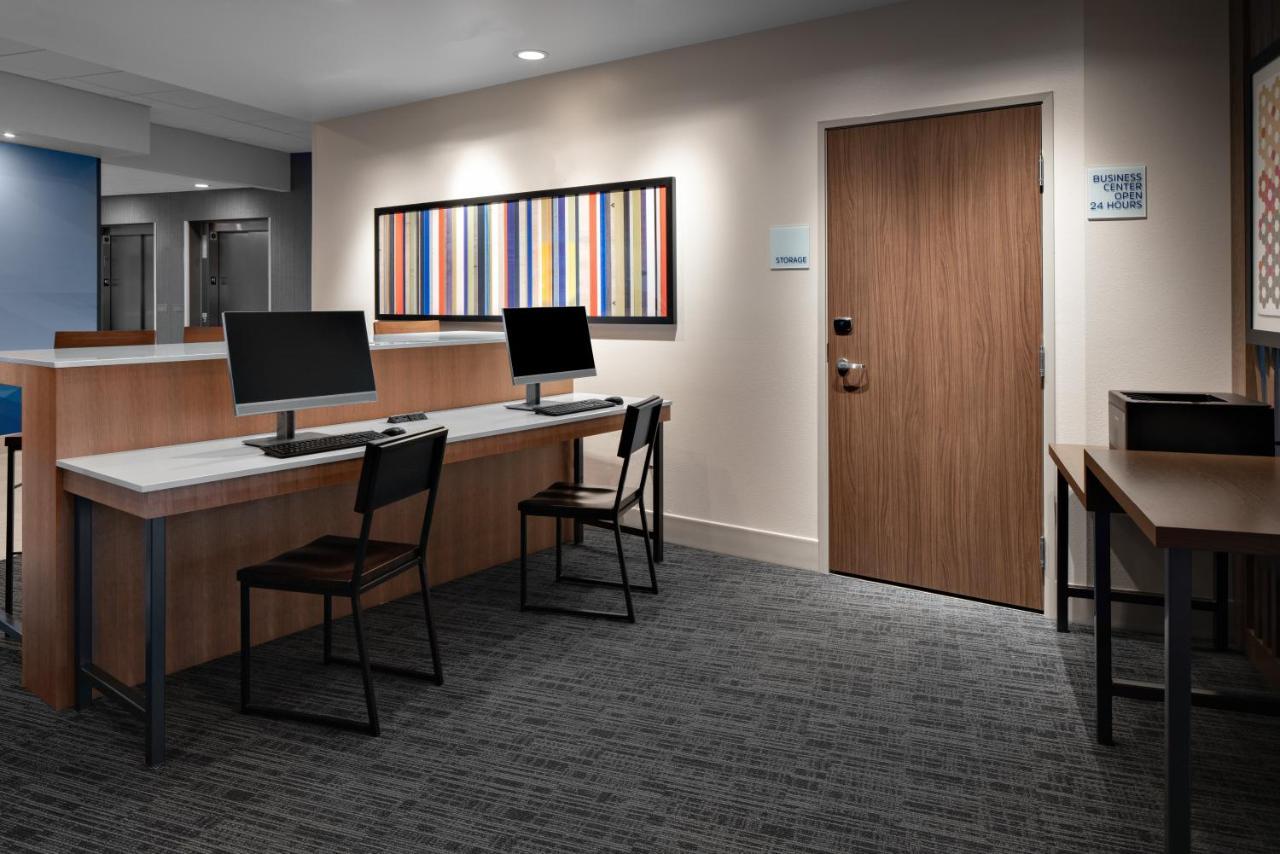 Holiday Inn Express & Suites - Elkhorn - Lake Geneva Area By Ihg Esterno foto