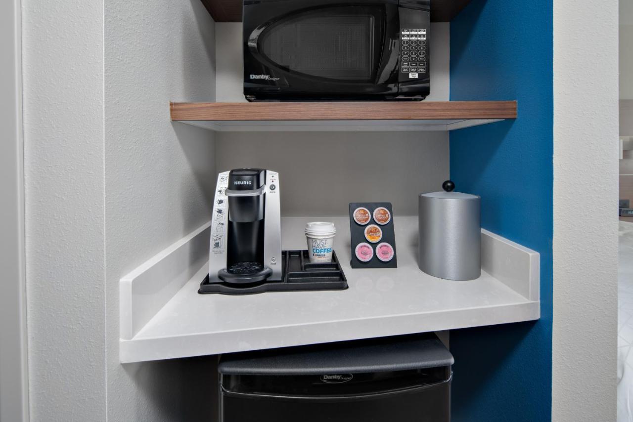 Holiday Inn Express & Suites - Elkhorn - Lake Geneva Area By Ihg Esterno foto