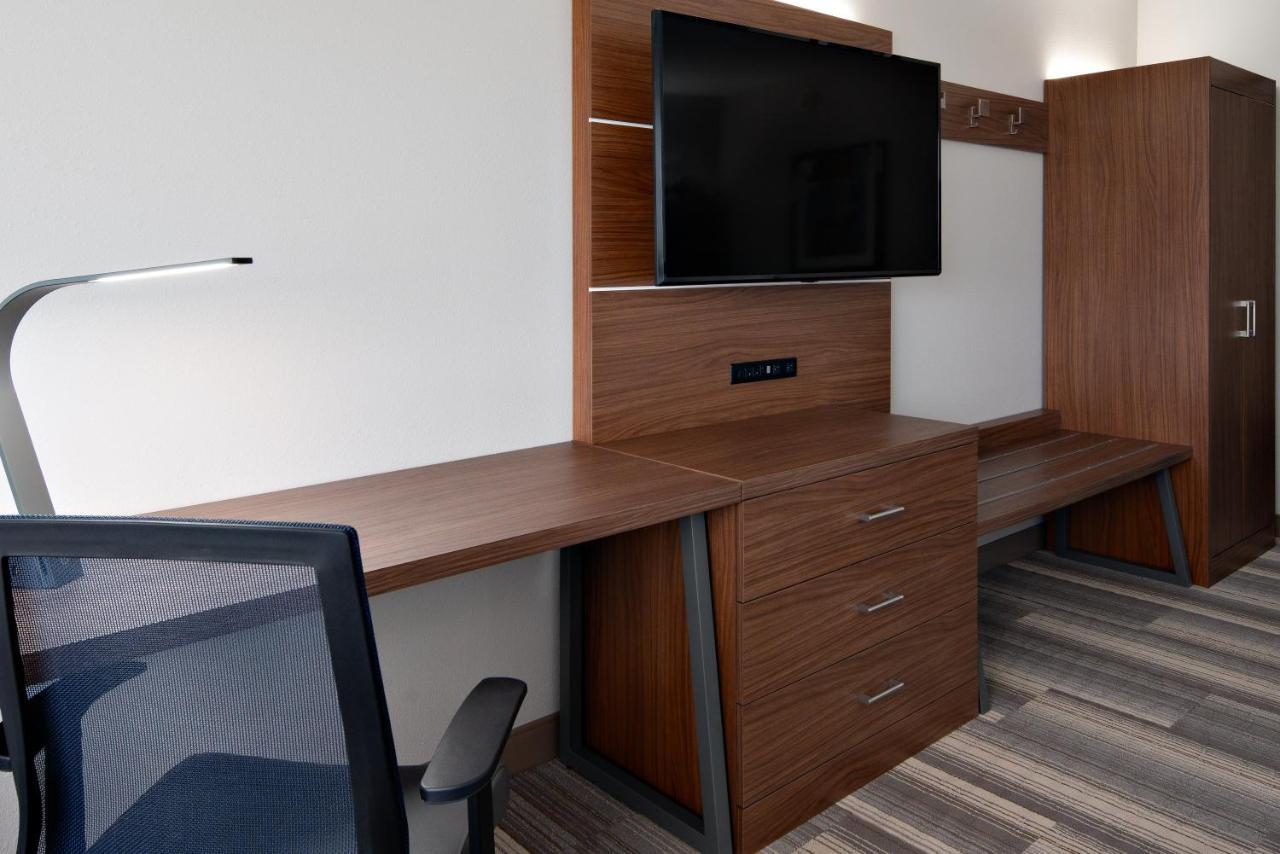 Holiday Inn Express & Suites - Elkhorn - Lake Geneva Area By Ihg Esterno foto