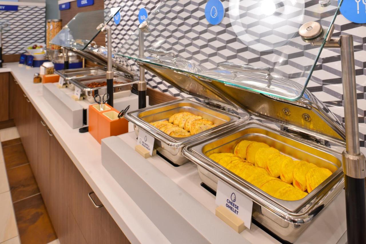 Holiday Inn Express & Suites - Elkhorn - Lake Geneva Area By Ihg Esterno foto