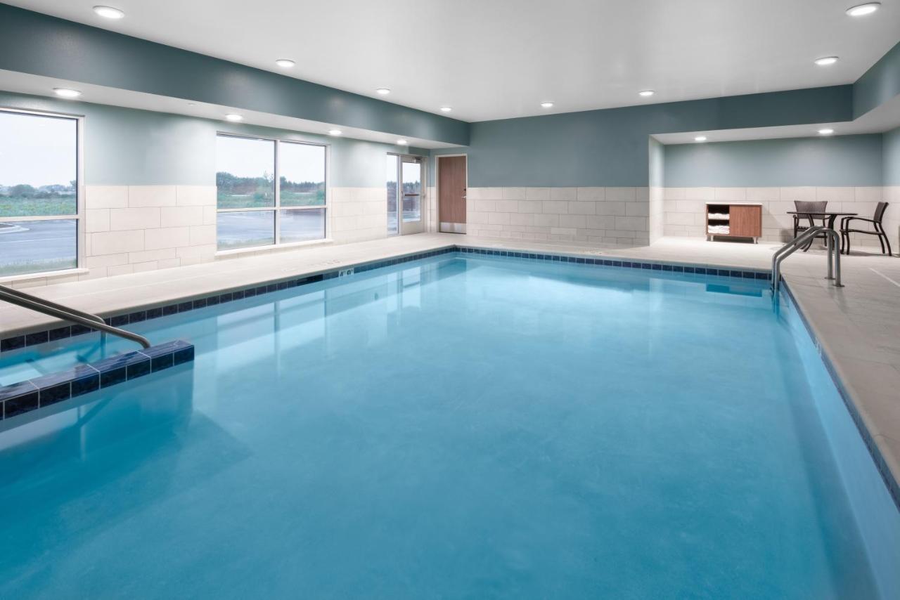 Holiday Inn Express & Suites - Elkhorn - Lake Geneva Area By Ihg Esterno foto