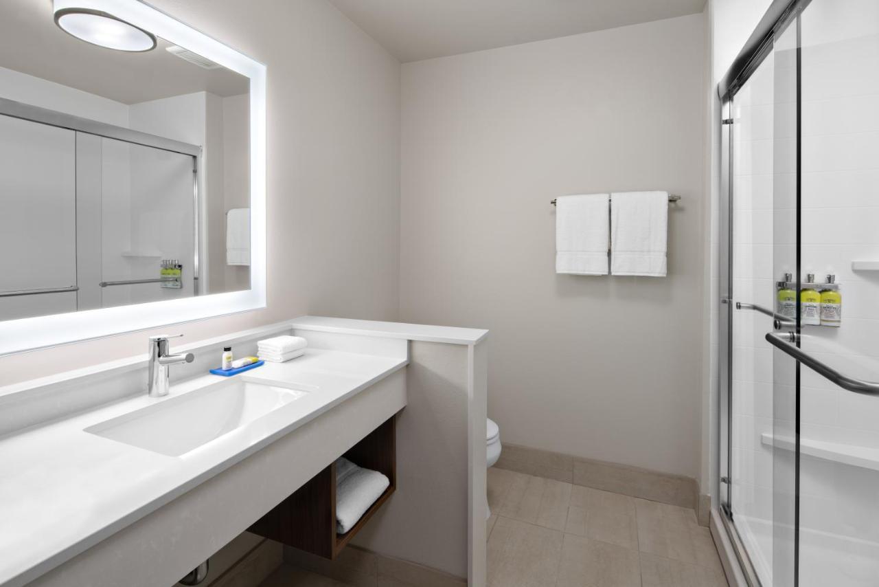 Holiday Inn Express & Suites - Elkhorn - Lake Geneva Area By Ihg Esterno foto