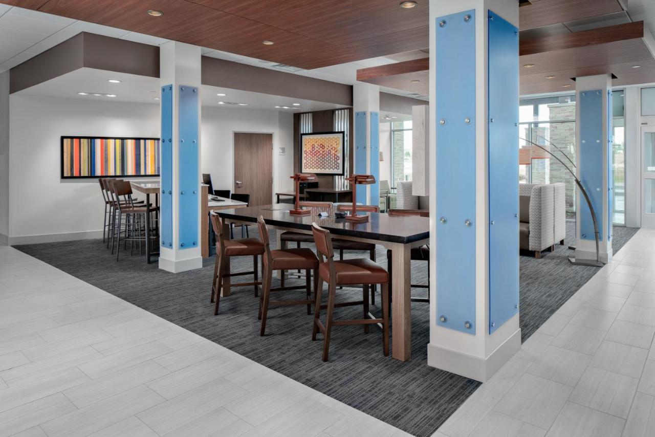 Holiday Inn Express & Suites - Elkhorn - Lake Geneva Area By Ihg Esterno foto